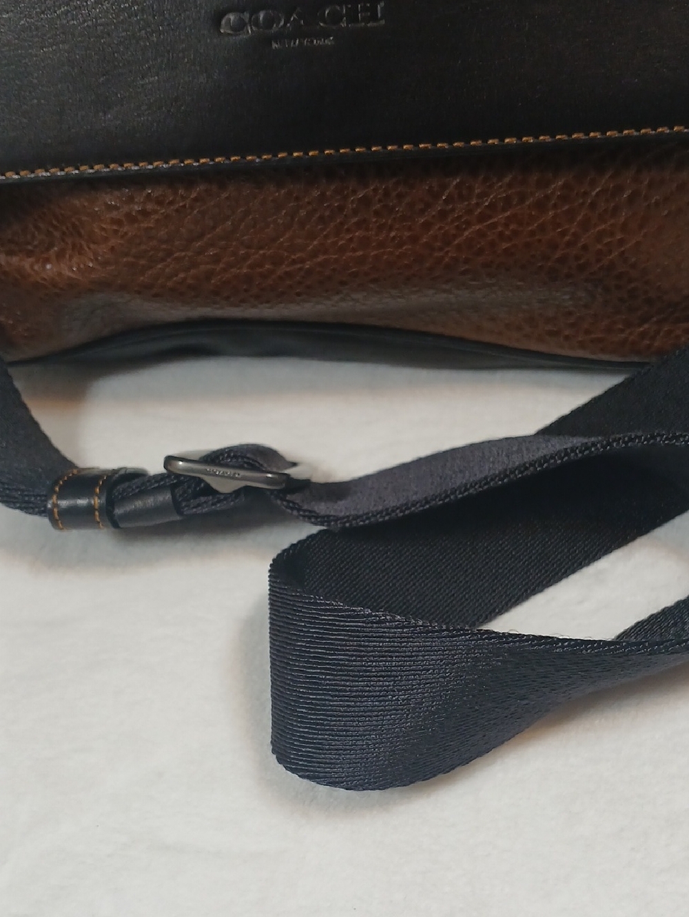 Coach Men’s/Unisex Two-Tone Brown & Black Leather Messenger Bag - Picture 11 of 16